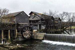 Old Mill Restaurant, pet friendly restaurants in Pigeon forge, TN; dog friendly restaurants in Gatlinburg, dogs allowed Pigeon Forge restaurants near Dollywood