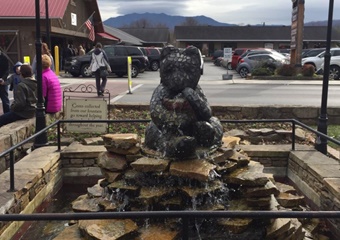 Old Mill Restaurant, pet friendly restaurants in Pigeon forge, TN; dog friendly restaurants in Gatlinburg, dogs allowed Pigeon Forge restaurants near Dollywood