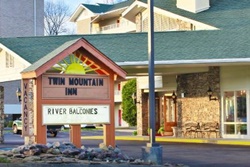 Twin Mountain Inn & Suites, pet friendly hotels in Piegon Forge, TN, dog friendly Pigeon Forge hotels